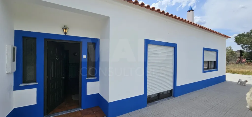 Moradia Térrea V3 com terreno urbano de 3780m2 no Alentejo