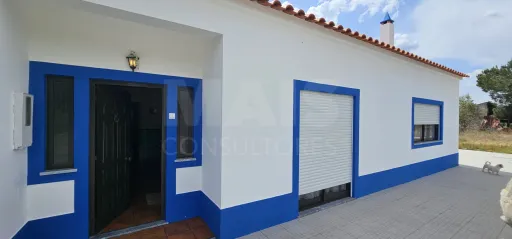 Moradia Térrea V3 com terreno urbano de 3780m2 no Alentejo
