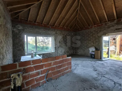 Moradia T2+1 c/ Anexo & Armazém em Lote de 7.600m2