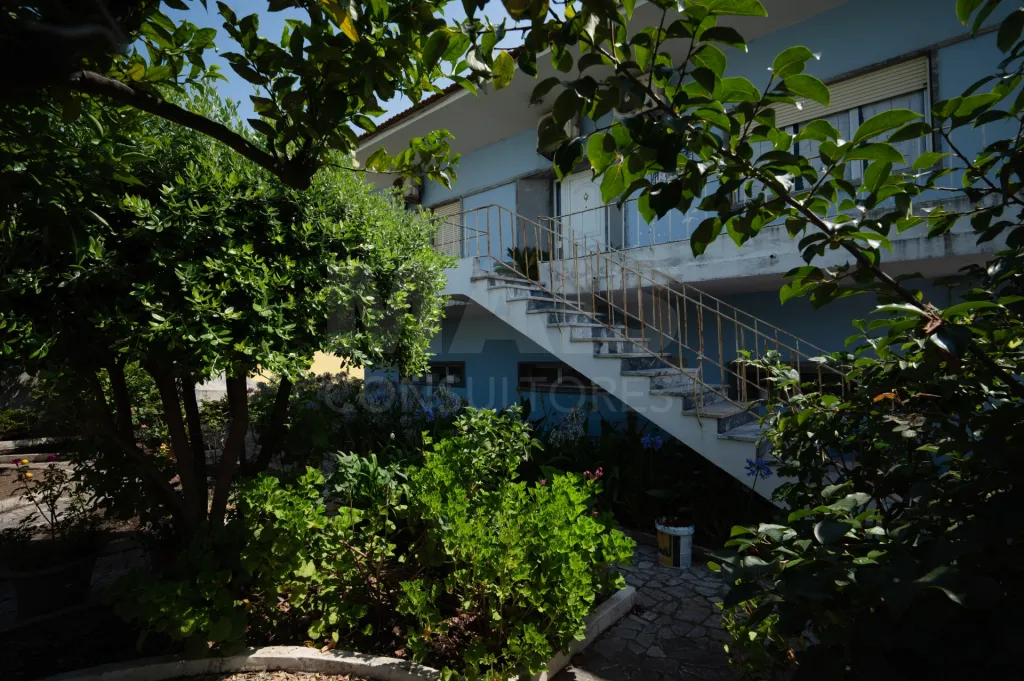 Moradia Bifamiliar no Cadaval com terreno de 1880m2