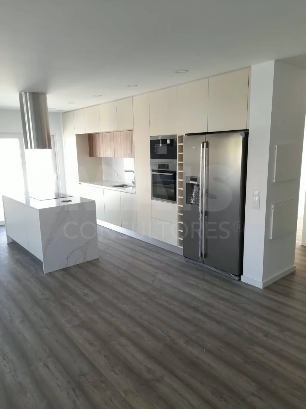 3-Bedroom Top-Floor Apartment with Panoramic Balcony, Garage, and Storage Room | Downtown Lourinhã, 10 Minutes from the Beach