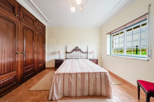 Moradia T5 com 2 Anexos em Terreno com mais de 1.400 m²