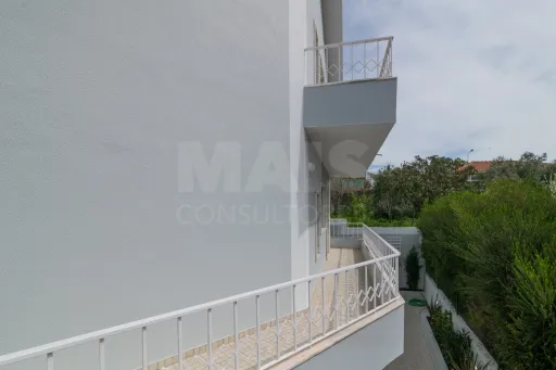 Moradia Isolada T4 Renovada — Abuxarda / Alvide, Cascais