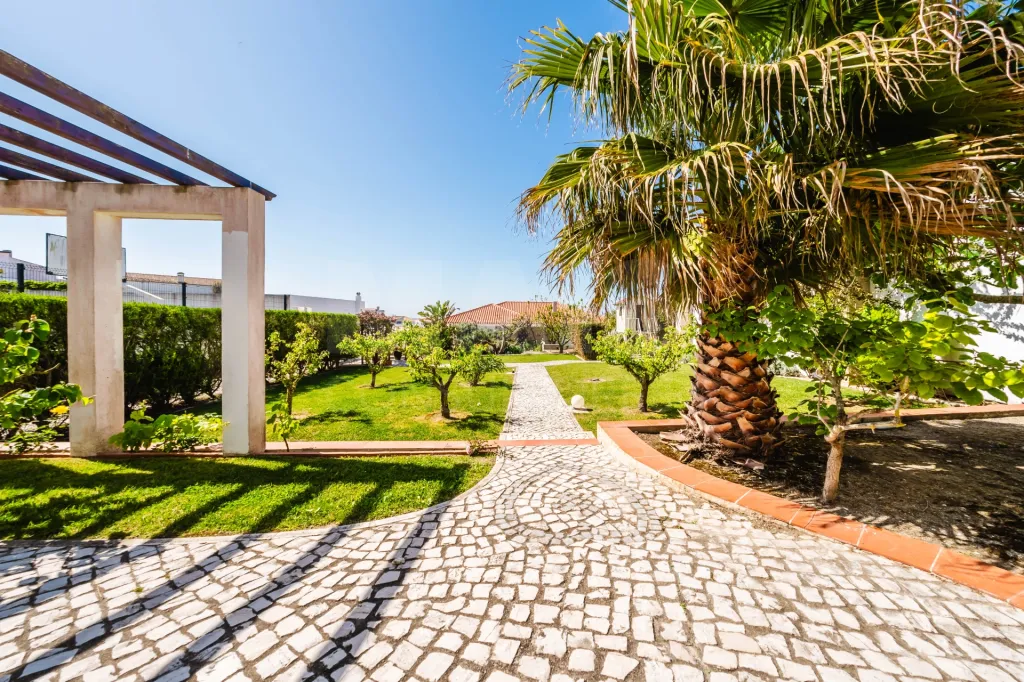 Moradia T5 em Lourinhã com Vista Mar, Piscina Aquecida e Jardim