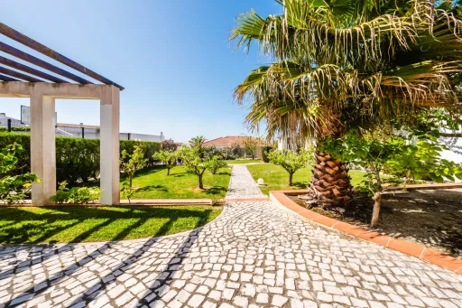 Moradia T5 em Lourinhã com Vista Mar, Piscina Aquecida e Jardim