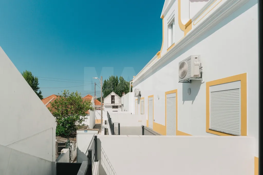 Moradia T4 Totalmente Remodelada com Logradouro em Coruche