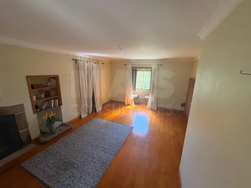 Herdade / Quinta com 25–27 ha, vinha em produção, olival e piscina – Serra da Estrela, Gouveia