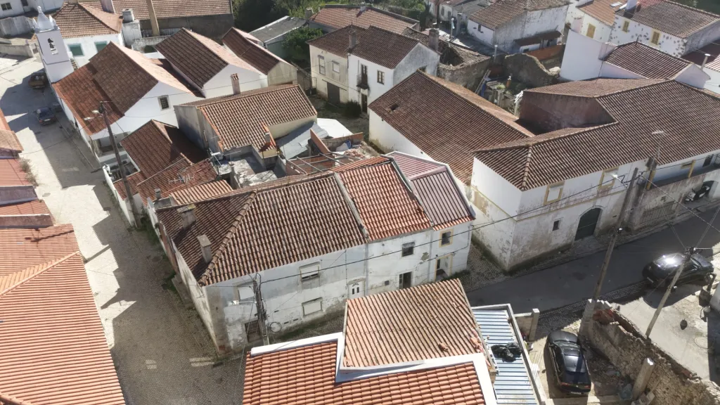 🏡 Great Opportunity! 2-Bedroom House in Ribafria, Ready for a Complete Renovation