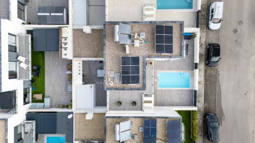 Moradia semi-nova T3 com piscina e vista mar