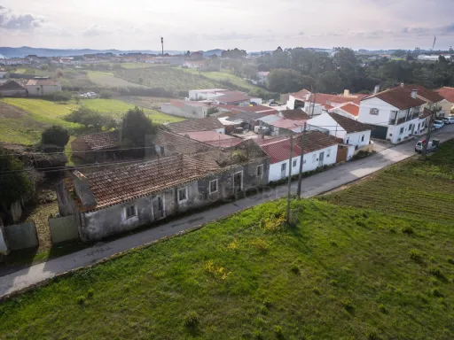 Moradia Térrea para Reabilitar com Terreno, Vista Mar e Vista Sítio da Nazaré – Bárrio, Alcobaça