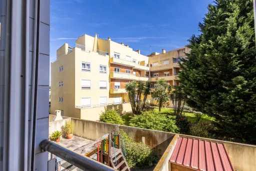 Apartamento T2 com garagem