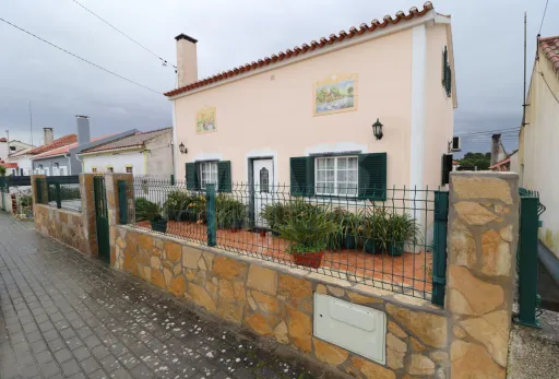 1+2 bedroom detached house with garage in Branca