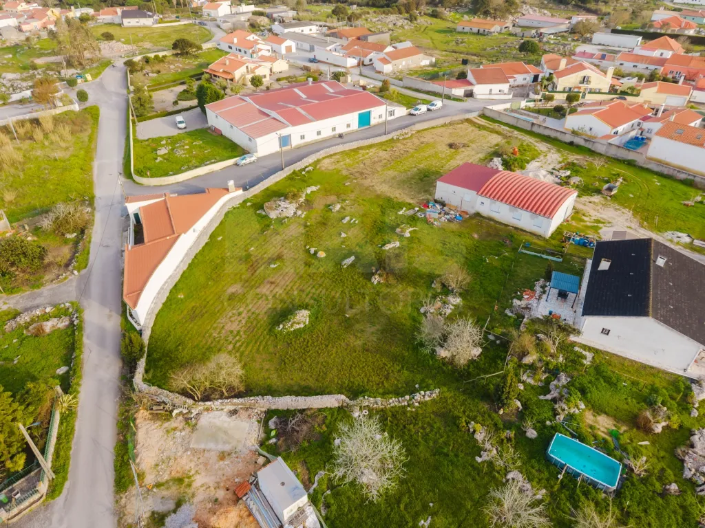 Terreno Urbano com 1980m2, Construção Moradia até 300m2
