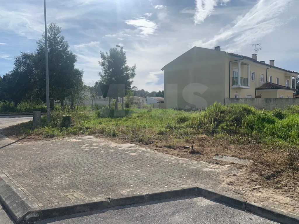 Lote de terreno urbano na Marinha Grande com 285m2