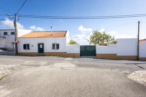 Moradia e dois Anexos T1 com piscina em Casais Mestre Mendo