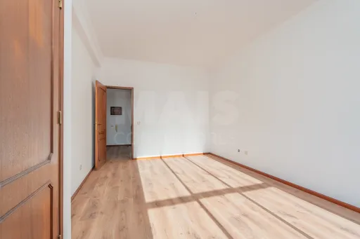 Oportunidade no Porto Alto, moradia T4+1 com 204m2 e logradouro.