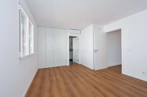 T3 + 1 Duplex com Box para 2 carros e Terraço | Colinas do Cruzeiro, Odivelas