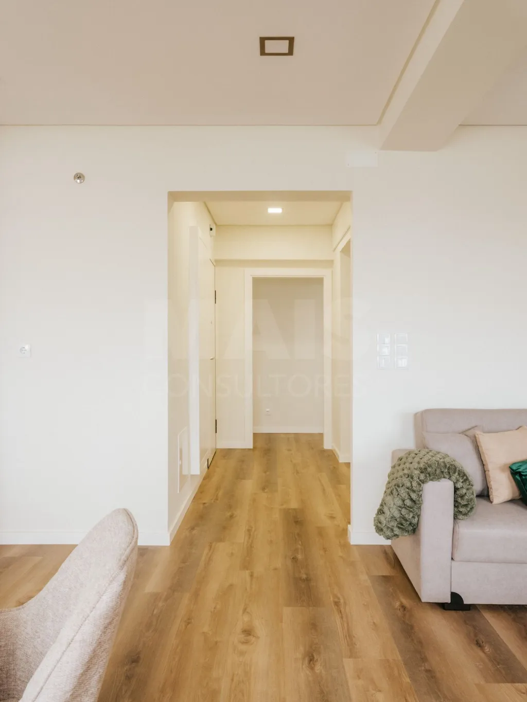 T3 Remodelado em Benfica | Varanda | Home Staging Incluído