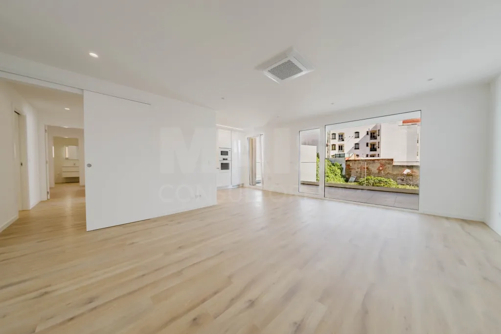 Apartamento T2 com 2 lugares de garagem