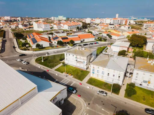 Renovated 2-Bedroom Apartment with Ocean View in Peniche