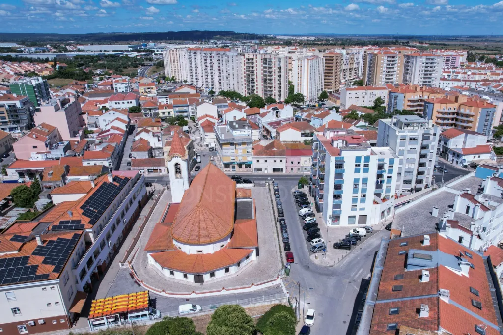 Prédio Centro Carregado / Lisboa