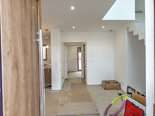 Moradia T3 c/ 2 Suites, 1 Closet, Logradouro e Vista Mar!