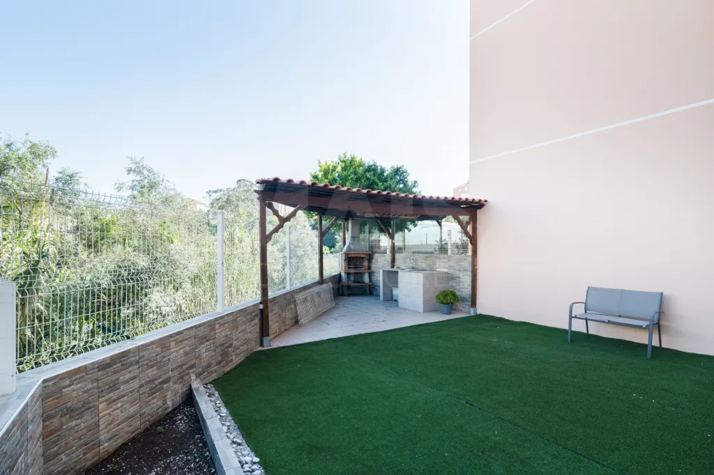 Moradia T4 com Terraço em Agualva-Cacém