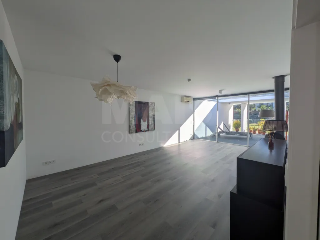 Moradia T2 com 2 suítes, jardim privativo e garagem no Bom Sucesso Resort