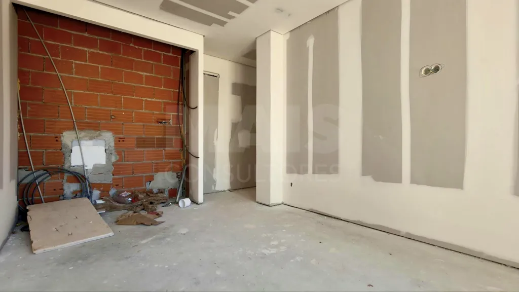 Moradia Térrea T4 com Suite Master, Piscina de Água Salgada, Garagem e Acabamentos Premium !