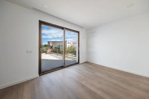 Moradia T3 (3 Suítes) com piscina e jardim - Salir do Porto
