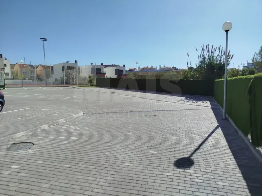 3-Bedroom Top-Floor Apartment with Panoramic Balcony, Garage, and Storage Room | Downtown Lourinhã, 10 Minutes from the Beach