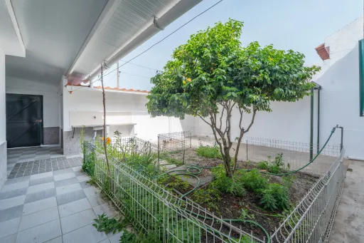 Moradia T3 com espaço exterior no centro de Salvaterra de Magos