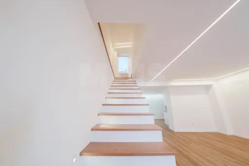 Moradia totalmente remodelada no coração de Peniche!