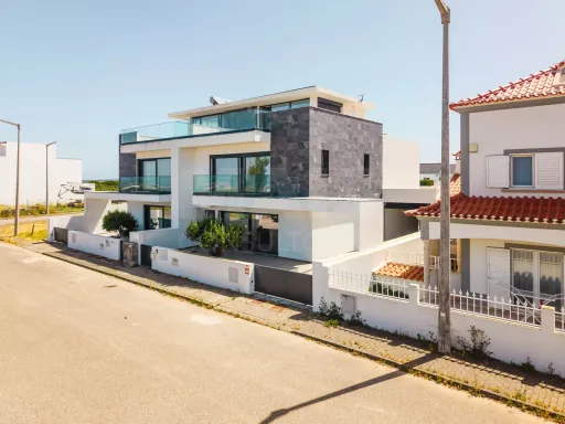 Moradia T3+2 Moderna com Vista Mar e Terraço Panorâmico