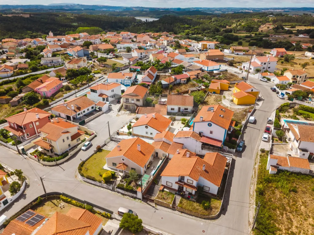 Moradia T3 Térrea com Garagem e Pátio no Nadadouro