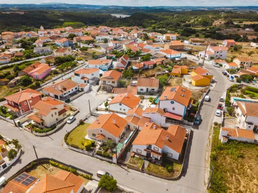Moradia T3 Térrea com Garagem e Pátio no Nadadouro