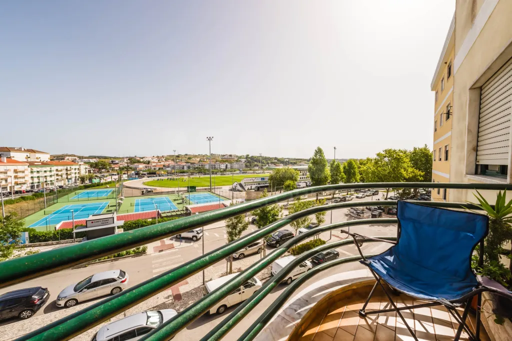 Spacious 3-Bedroom Apartment in Downtown Lourinhã with a Balcony and Terraces