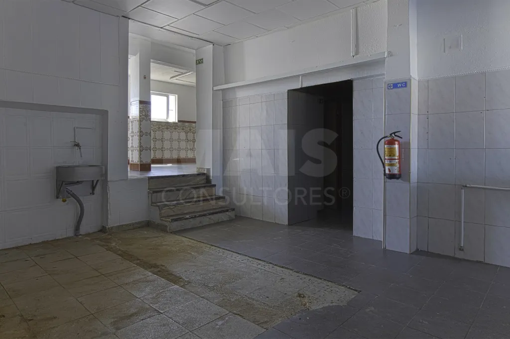 Espaço Comercial 115 m² na EN10 | Localização Premium e Máxima Visibilidade – Porto Alto