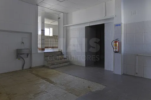 Espaço Comercial 115 m² na EN10 | Localização Premium e Máxima Visibilidade – Porto Alto