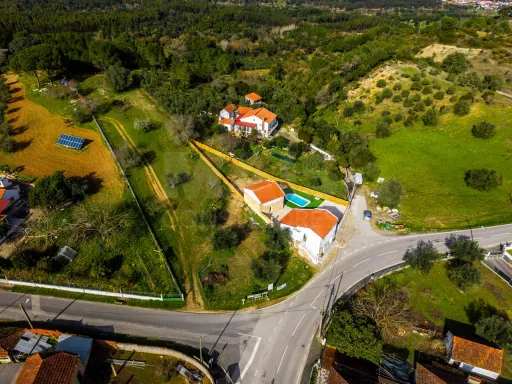 Moradia T2 + Anexo c/ T1, Logradouro e Piscina!