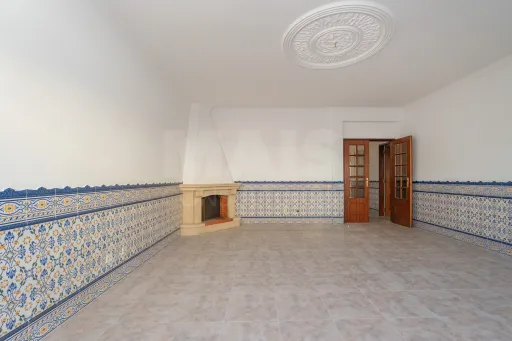 Oportunidade no Porto Alto, moradia T4+1 com 204m2 e logradouro.