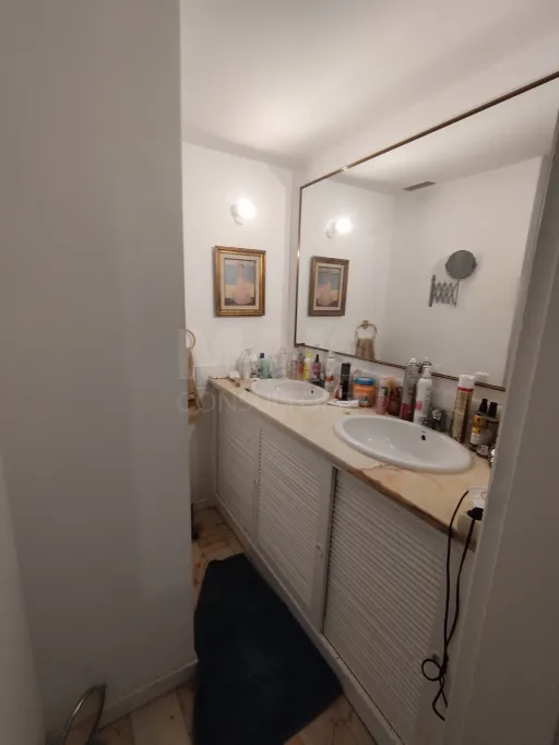 Apartamento T4 ao lado do metro das Olaias com dois lugares de parqueamento