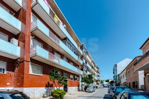 T2 com Sala Dupla e Duas Frentes – Castanheira do Ribatejo