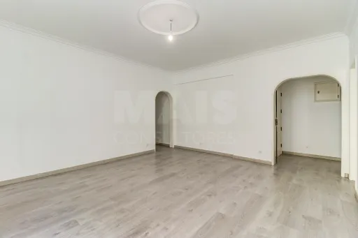 Apartamento T2 com garagem em Campo de Ourique