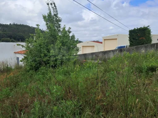 Moradia T2 c/ terreno em Salir de Matos