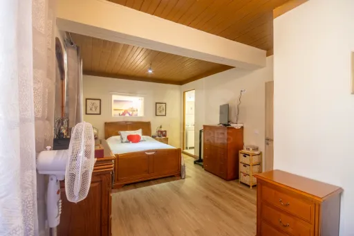Moradia T2 + 1 com armazém de 138m²