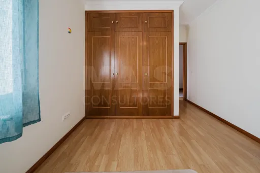 Moradia T4 c/ Logradouro, Garagem e Vista Mar!