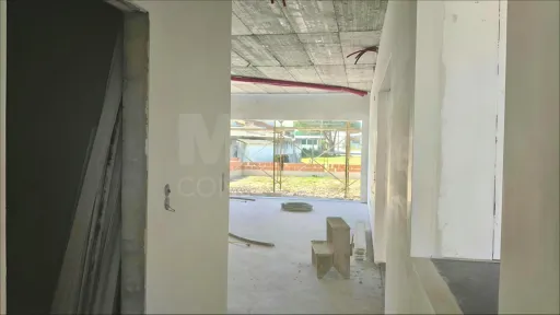 Moradia T4 c/ 1 Master Suite + 2 Suites, Jardim & Parqueamento !