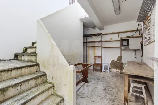 Dois prédios com 5 frações no centro de Peniche