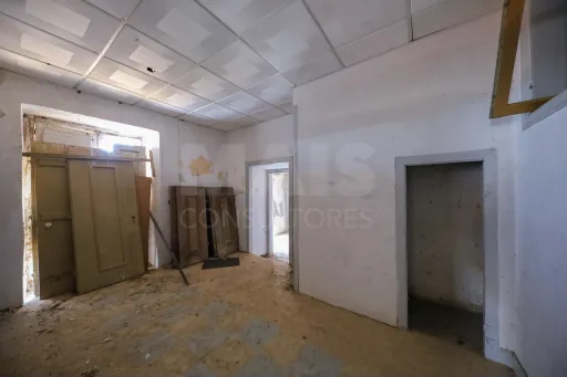3-Bedroom House to Rebuild - Camarnal, 3 minutes from Alenquer